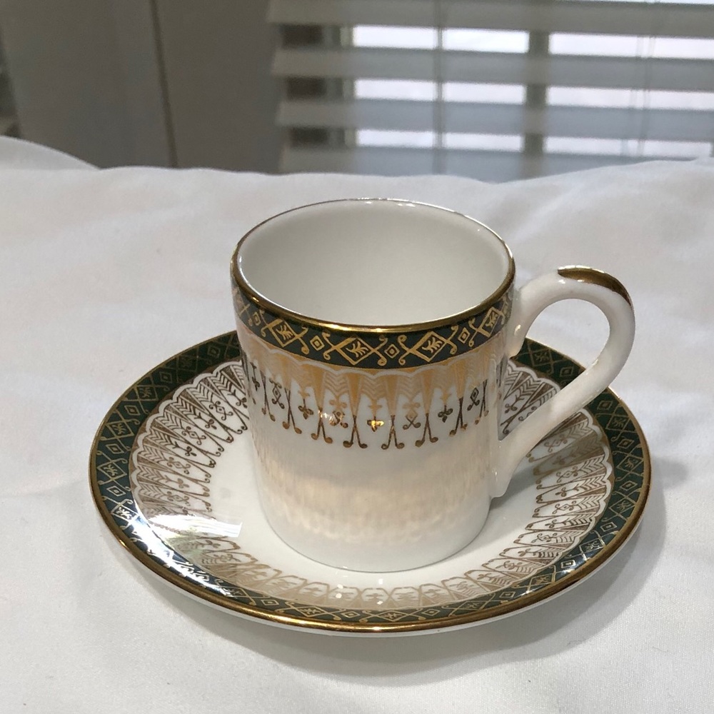 ROYAL GRAFTON Cup & Saucer Set
Majestic Green